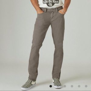 NWT LUCKY BRAND 110 skinny chino